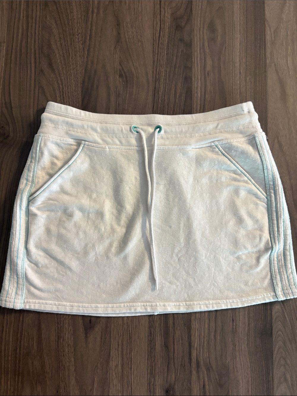 ATHLETA Women’s White Terry Drawstring Skort with Light Blue Trim